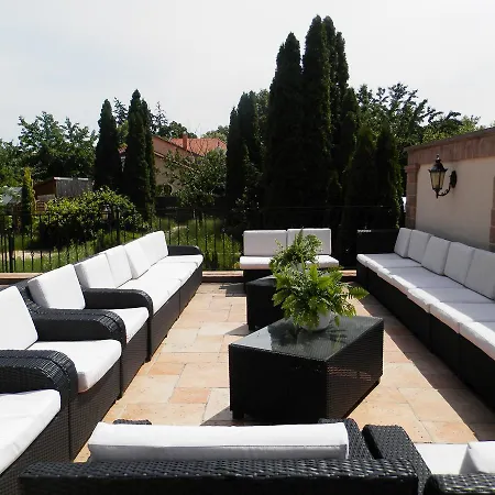 Nagyret Panzio Bed & Breakfast *
